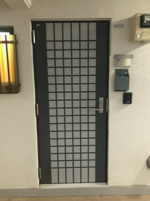 ヒルズイシダⅡの玄関