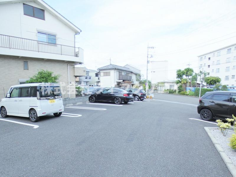 ルピナスⅢの駐車場