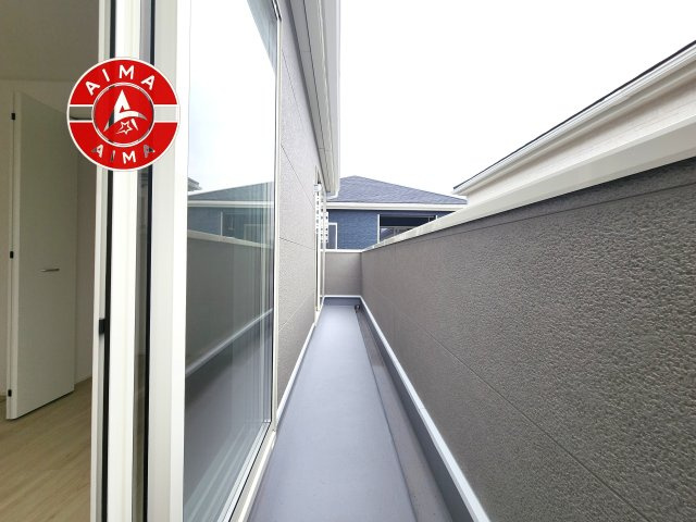 福岡市東区塩浜1丁目第6-3棟(1号棟)の外観：施工例|バルコニーに自分のこだわりをもたせる。120％自由自在のバルコニー。もちろんお洗濯物を干す、ゴミを一時保管するなどもおまかせください。バルコニーを多目的スペースとして考えてみましょう。