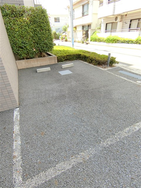 ルーブル池上伍番館の駐車場