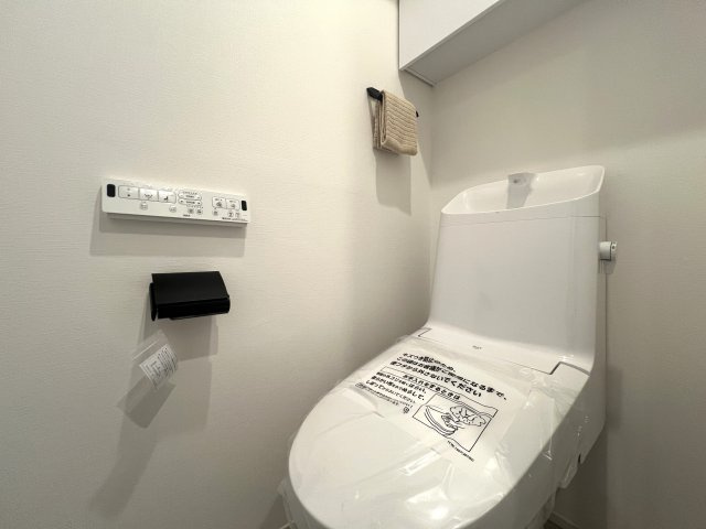 幹線道路沿いって音が気になるって思ってない？いいえ、違うんです。どんな音も聞き逃しません！な【リノベ／エスペランサ中山】のトイレ|シンプルで使いやすいトイレです