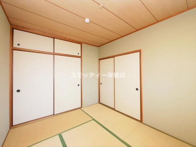 クレセントマンションの和室