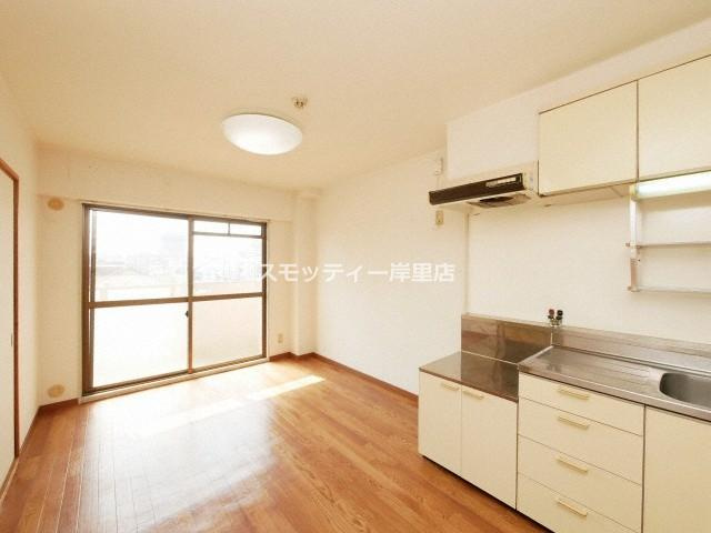 クレセントマンションの居間・リビング