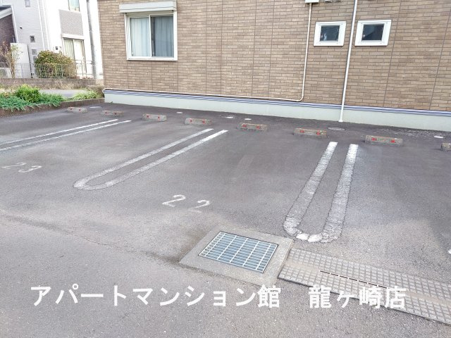 サンフローラAの駐車場