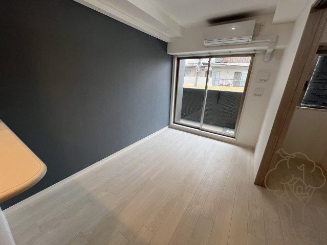 MELDIA CREST TAPP新大阪WESTの居間・リビング