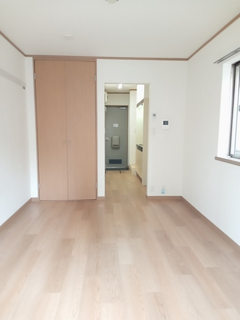 メゾンスズエンの寝室|★明るいフローリング調の角部屋です★