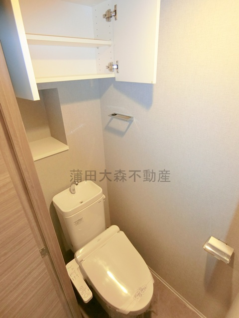 ガリシア蒲田サウスSouthのトイレ|収納と温水洗浄便座付きのトイレ