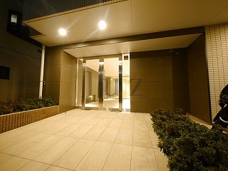 グロース横浜阪東橋のエントランス