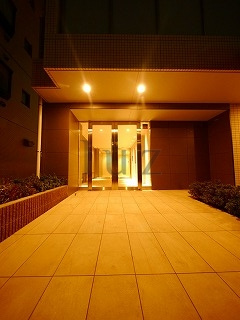 グロース横浜阪東橋のエントランス