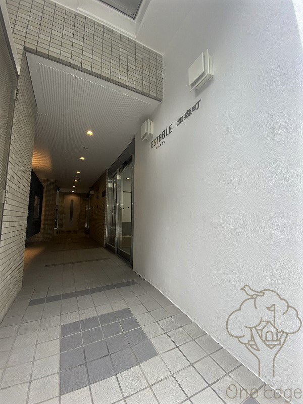 エスタブレ南森町のエントランス