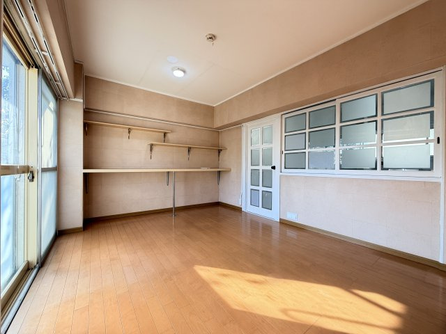松が丘住宅9号棟の居間・リビング