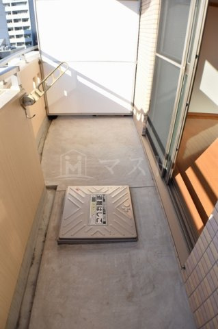 大阪市中央区東心斎橋１丁目の賃貸マンションのバルコニー