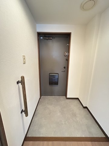 大阪市浪速区立葉１丁目の賃貸マンションの玄関