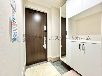 【玄関】 | 長田区菅原通2丁目 | 広々玄関で来客時も安心♪天井高のシューズボックスもあるためたくさんの靴を収納できます♪