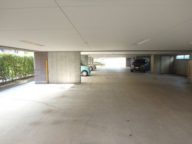 ウルム西宮の駐車場