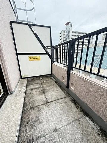 富士産業ビルのバルコニー