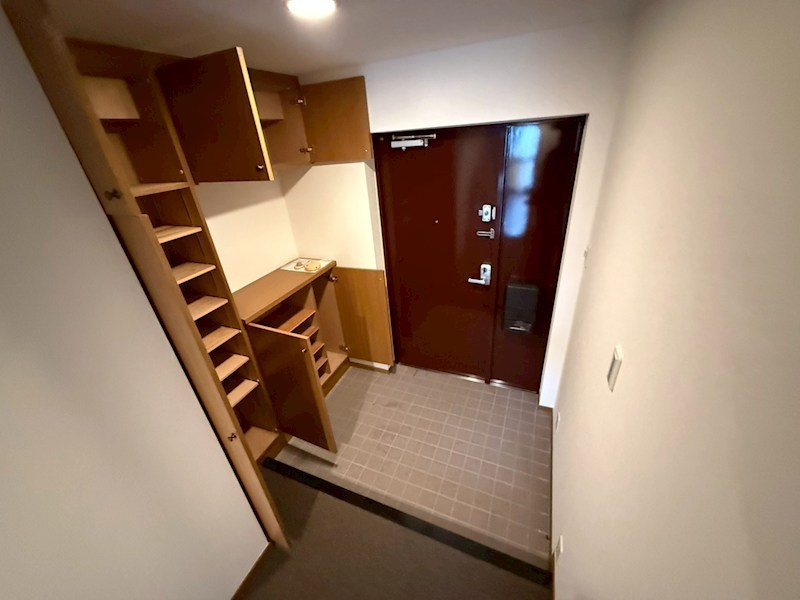 井本マンションの玄関