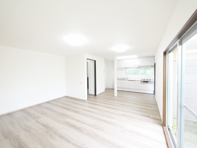 奈良市朱雀6丁目戸建ての居間・リビング|こちらのリビングで趣味の時間をお楽しみください