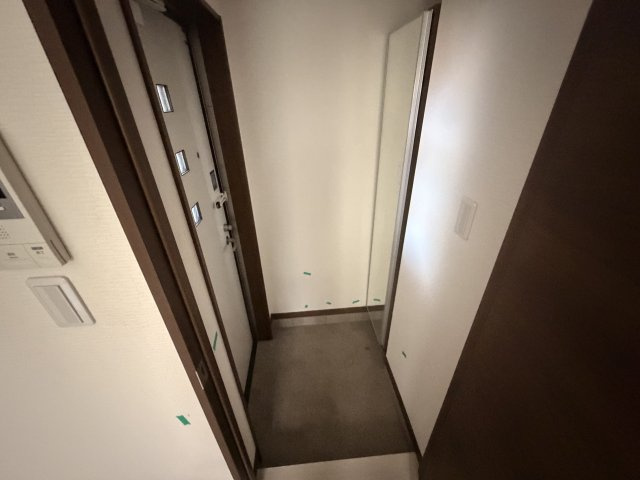 ポラリス摂津L棟の玄関