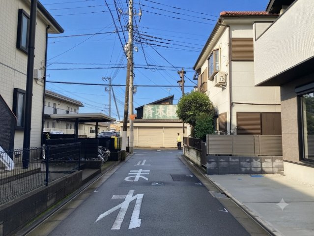 川越市砂新築戸建の前面道路含む現地写真