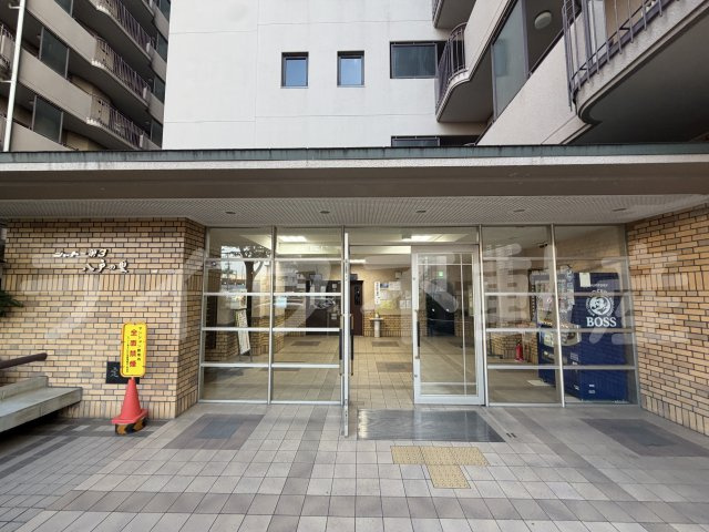 シャトー第3八戸の里のエントランス|落ち着いたエントランスです