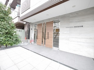 メイクスデザイン横浜阪東橋のエントランス
