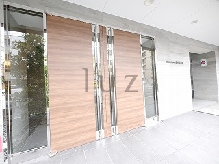 メイクスデザイン横浜阪東橋のエントランス