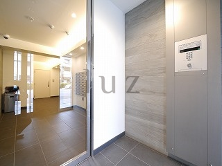 メイクスデザイン横浜阪東橋のエントランス