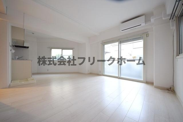三鷹市井の頭１丁目の賃貸マンションの居間・リビング