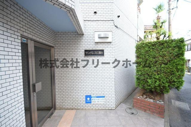 三鷹市井の頭１丁目の賃貸マンションのエントランス