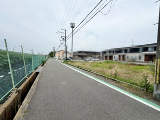 【前面道路含む現地写真】 | 北余部　売土地　全４区画 | 前面道路約６ｍ！広々で運転の苦手な方も安心ですね！