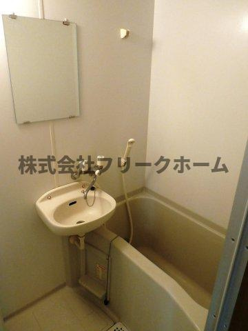 三鷹市下連雀４丁目の賃貸マンションの浴室