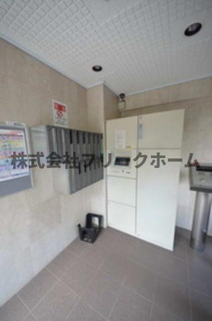 三鷹市下連雀４丁目の賃貸マンションのロビー