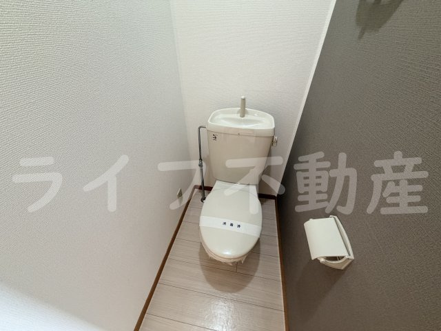 さくらハイツのトイレ|落ち着いた色調のトイレです