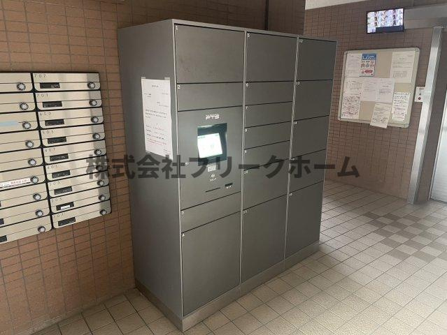 三鷹市下連雀７丁目の賃貸マンションのエントランス