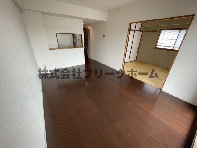 三鷹市下連雀７丁目の賃貸マンションの居間・リビング