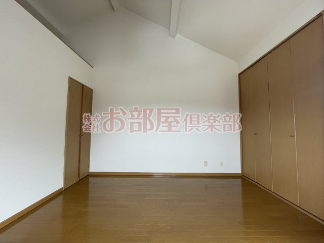 プラムハウス上津の洋室|落ち着いた色調の洋室です