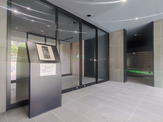 ＬＯＣ’Ｓ　ＹＯＫＯＤＡＩ のエントランス
