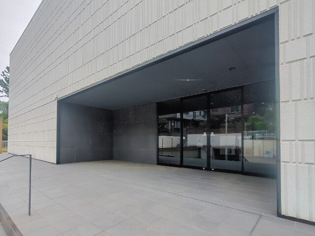 ＬＯＣ’Ｓ　ＹＯＫＯＤＡＩ のエントランス