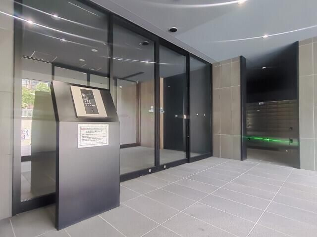 ＬＯＣ’Ｓ　ＹＯＫＯＤＡＩ のエントランス