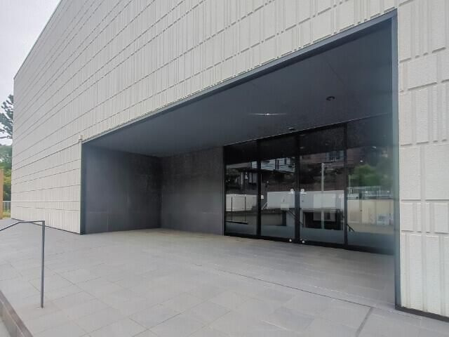 ＬＯＣ’Ｓ　ＹＯＫＯＤＡＩ のエントランス