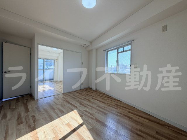 クレイドウル中野の内装|明るい色調の室内です