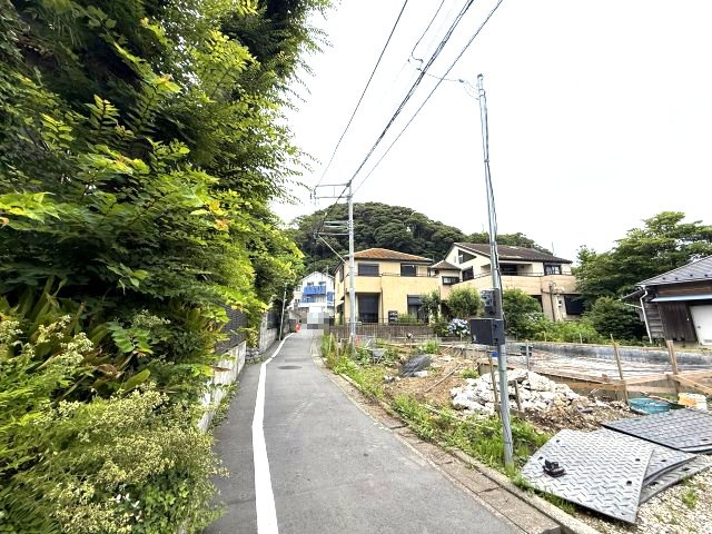 生活が豊かになる間取り　逗子駅徒歩12分の前面道路含む現地写真|前面道路