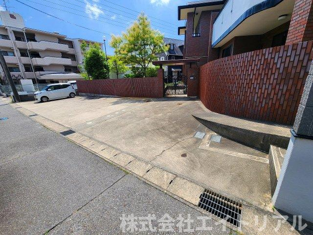 安城市安城町社口堂　貸店舗・事務所の駐車場