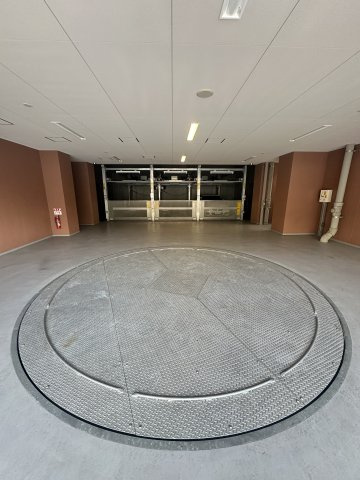 プレジオ阿波座の駐車場