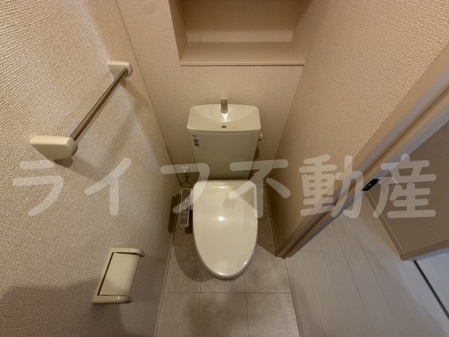 オレンジコートのトイレ|落ち着いた色調のトイレです