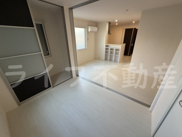 オレンジコートの寝室|落ち着いて過ごせるお部屋なので、寝室にいかがでしょうか
