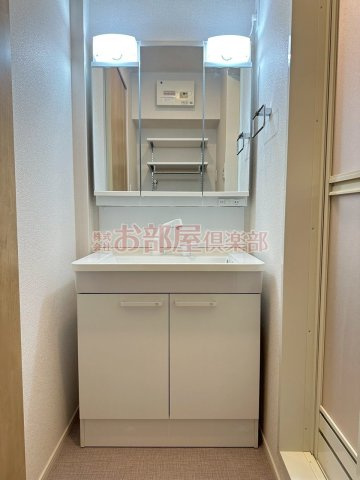 ピエモンテ　愛宕の洗面所|明るい洗面所です