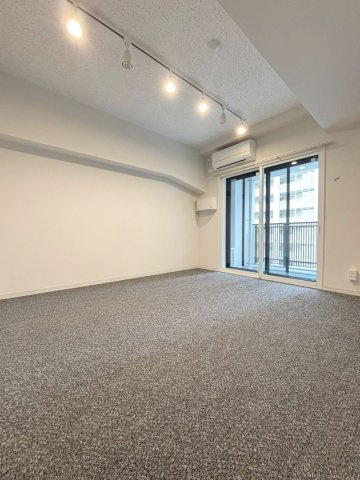 「防音マンション」343 RESIDENCE HONKOMAGOME Ⅰの居間・リビング|在宅ワークから配信まで対応できる防音空間で防音床・防音壁・防音天井を採用した本格仕様。24時間楽器演奏が可能な、音楽好きにはたまらない！（2026年9月7日撮影）