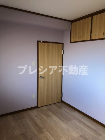 ハイツ岡本の洋室